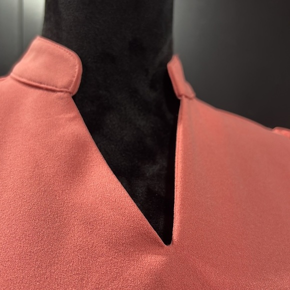 7th Ave. NY&Co. Puff/Sheer Short sleeve, mandarin collar V-neck,graduated front - Picture 2 of 10